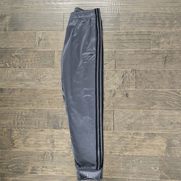 Adidas Charcoal Grey Men's Joggers with Black Side Stripes Sz Medium - Picture 4 of 8